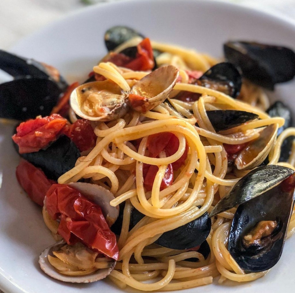 藍貝淡菜與蛤蠣義大利麵 / Spaghetti alle cozze e&nbsp;vongole