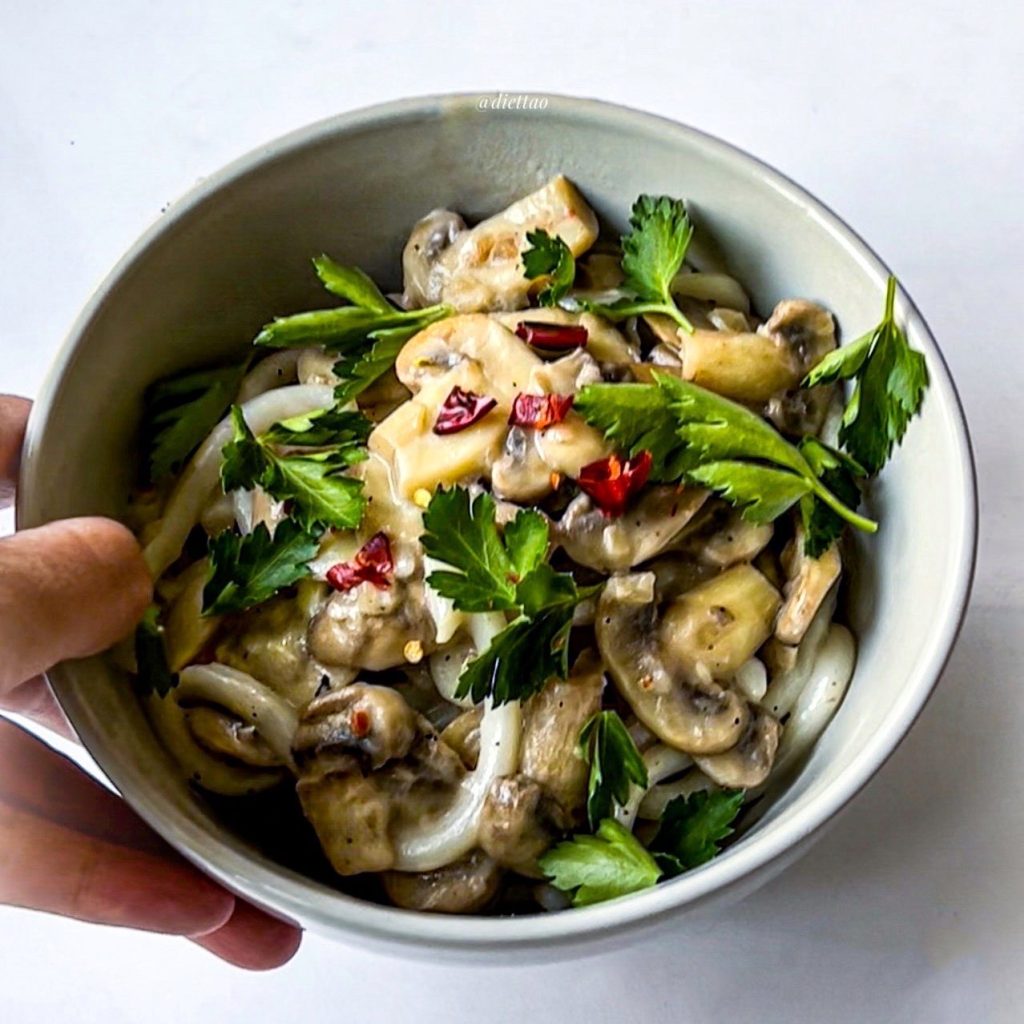 Udon con funghi champignon al latte di cocco (Video&nbsp;Ricetta)